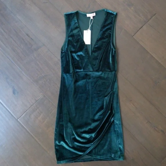 NWT Stretch Velvet Velour Bodycon Mini Cocktail Dress Green Small - Picture 1 of 3